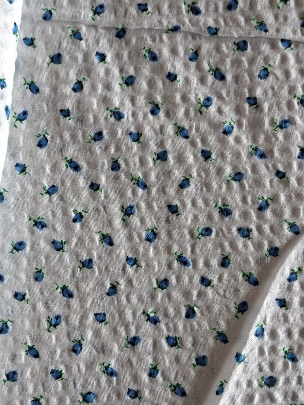 Vintage Seersucker Tiny Blue Rose's Rosebud's on White Background 2.75 yd x 44"